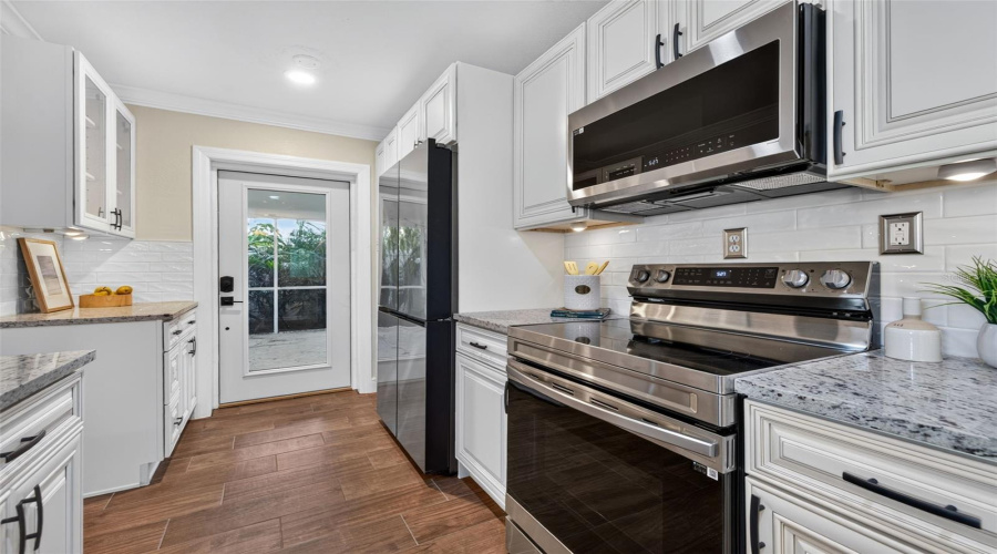 St Petersburg, Florida 33703, 3 Bedroom Bedrooms, ,2 Bathroombathrooms,Residential,For Sale,Walnut,0,Mfrtb8536197