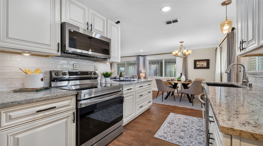St Petersburg, Florida 33703, 3 Bedroom Bedrooms, ,2 Bathroombathrooms,Residential,For Sale,Walnut,0,Mfrtb8536197