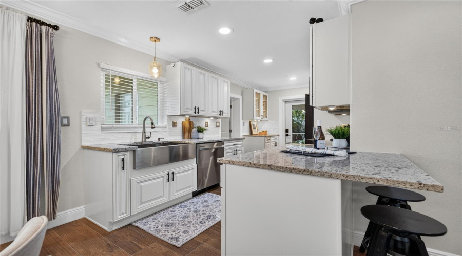 St Petersburg, Florida 33703, 3 Bedroom Bedrooms, ,2 Bathroombathrooms,Residential,For Sale,Walnut,0,Mfrtb8536197