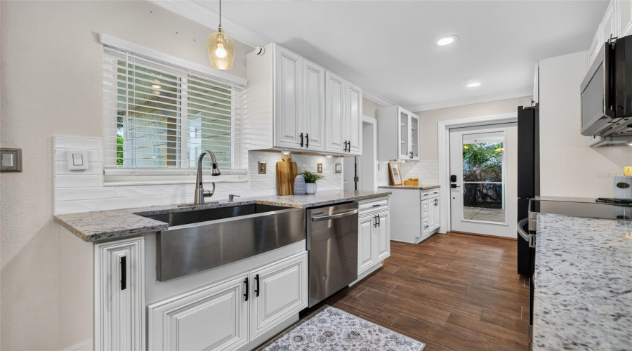 St Petersburg, Florida 33703, 3 Bedroom Bedrooms, ,2 Bathroombathrooms,Residential,For Sale,Walnut,0,Mfrtb8536197