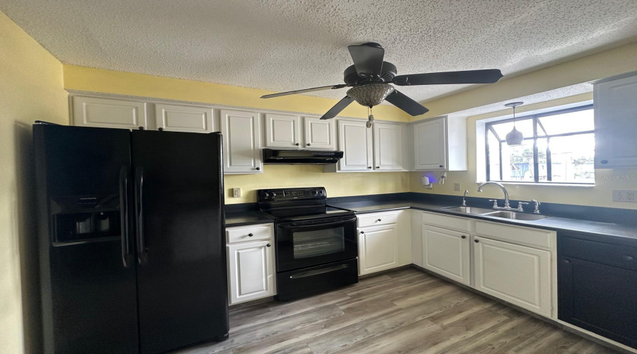 Tampa, Florida 33634, 3 Bedroom Bedrooms, ,2 Bathroombathrooms,Residential,For Sale,Sweetwater Terrace,0,Mfrtb8483455