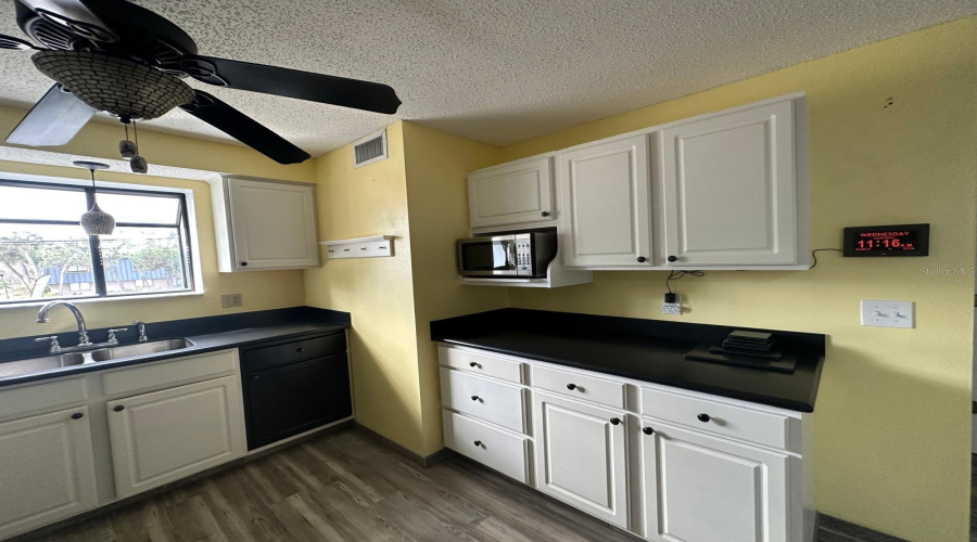 Tampa, Florida 33634, 3 Bedroom Bedrooms, ,2 Bathroombathrooms,Residential,For Sale,Sweetwater Terrace,0,Mfrtb8483455