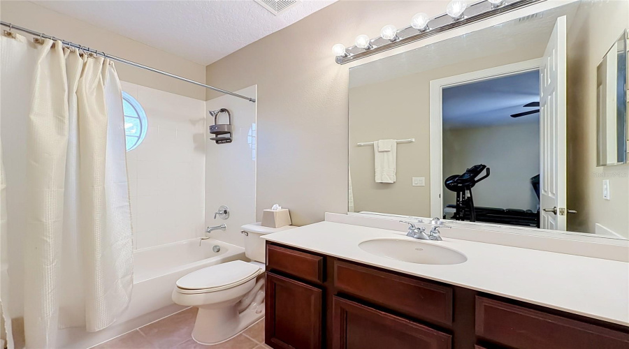 Bedroom 4 Ensuite Bath.