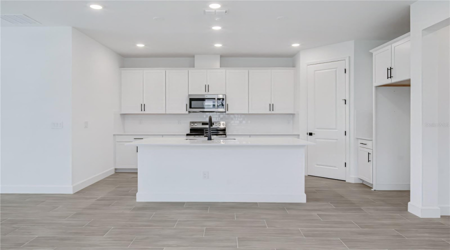 Weeki Wachee, Florida 34613, 3 Bedroom Bedrooms, ,2 Bathroombathrooms,Residential,For Sale,Players,0,Mfrs5118975