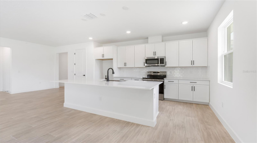 Weeki Wachee, Florida 34613, 4 Bedroom Bedrooms, ,3 Bathroombathrooms,Residential,For Sale,Players,0,Mfrs5118970