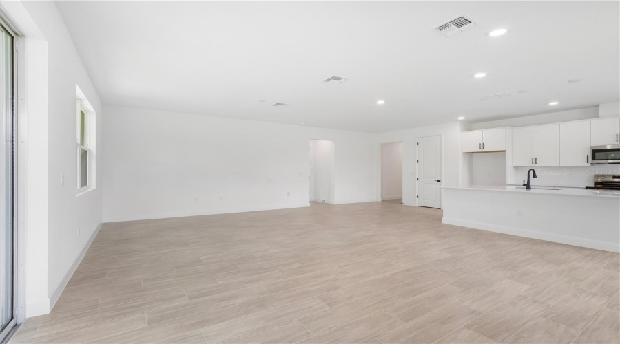 Weeki Wachee, Florida 34613, 4 Bedroom Bedrooms, ,3 Bathroombathrooms,Residential,For Sale,Players,0,Mfrs5118970
