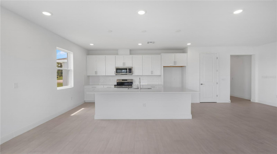 Weeki Wachee, Florida 34613, 4 Bedroom Bedrooms, ,3 Bathroombathrooms,Residential,For Sale,Players,0,Mfrs5126050