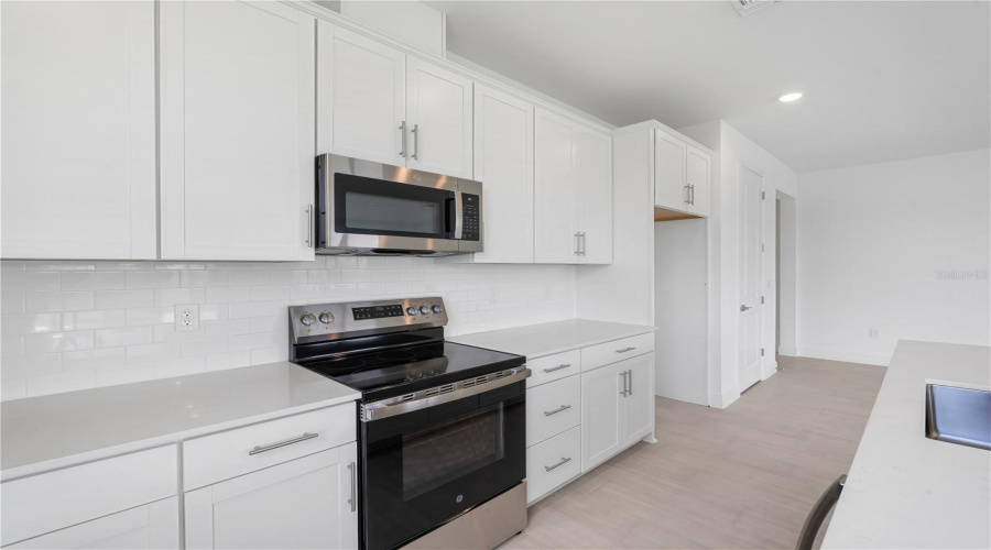 Weeki Wachee, Florida 34613, 4 Bedroom Bedrooms, ,3 Bathroombathrooms,Residential,For Sale,Players,0,Mfrs5126050