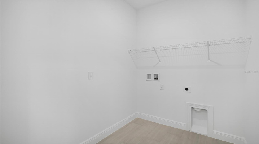 Weeki Wachee, Florida 34613, 4 Bedroom Bedrooms, ,3 Bathroombathrooms,Residential,For Sale,Players,0,Mfrs5126050