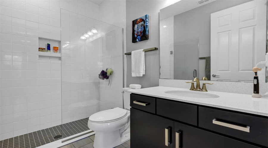 En-Suite Bath #2