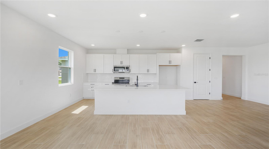 Weeki Wachee, Florida 34613, 4 Bedroom Bedrooms, ,3 Bathroombathrooms,Residential,For Sale,Players,0,Mfrs5128252