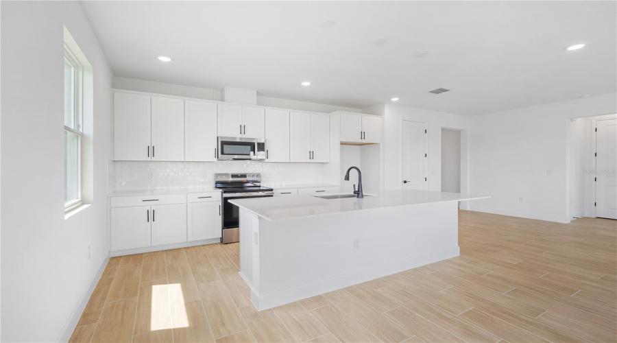 Weeki Wachee, Florida 34613, 4 Bedroom Bedrooms, ,3 Bathroombathrooms,Residential,For Sale,Players,0,Mfrs5128252