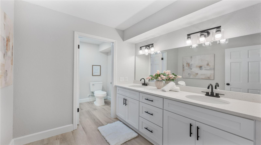 Dual Vanity En Suite