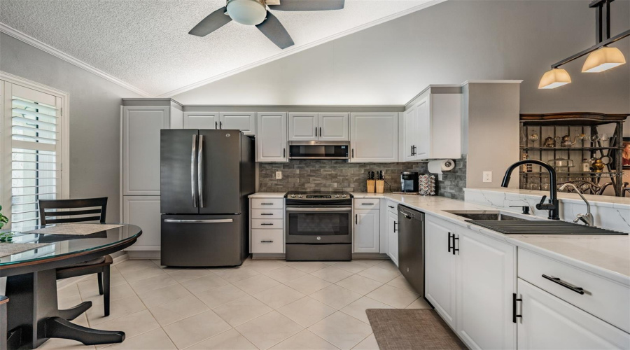 Palm Harbor, Florida 34685, 2 Bedroom Bedrooms, ,2 Bathroombathrooms,Residential,For Sale,Lake,0,Mfrtb8500615