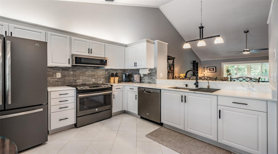 Palm Harbor, Florida 34685, 2 Bedroom Bedrooms, ,2 Bathroombathrooms,Residential,For Sale,Lake,0,Mfrtb8500615