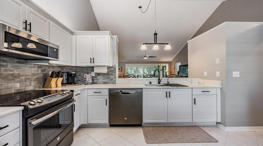 Palm Harbor, Florida 34685, 2 Bedroom Bedrooms, ,2 Bathroombathrooms,Residential,For Sale,Lake,0,Mfrtb8500615