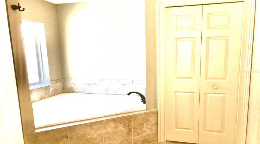 Ocala, Florida 34476, 3 Bedroom Bedrooms, ,2 Bathroombathrooms,Residential,For Sale,114Th,0,Mfrtb8452064