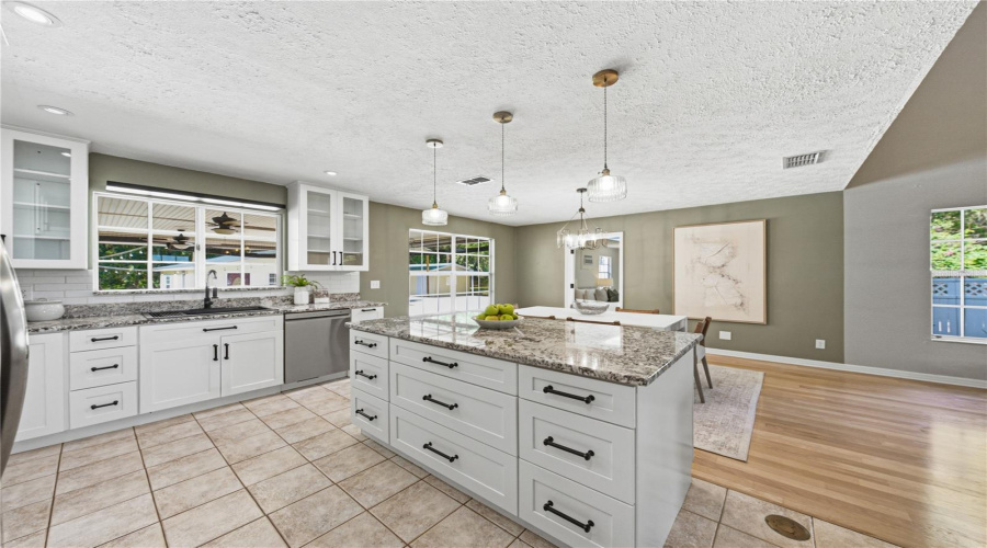 Plant City, Florida 33566, 5 Bedroom Bedrooms, ,3 Bathroombathrooms,Residential,For Sale,Trapnell,0,Mfrtb8541178
