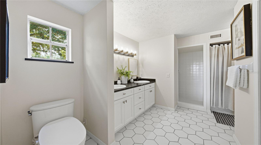 Plant City, Florida 33566, 5 Bedroom Bedrooms, ,3 Bathroombathrooms,Residential,For Sale,Trapnell,0,Mfrtb8541178