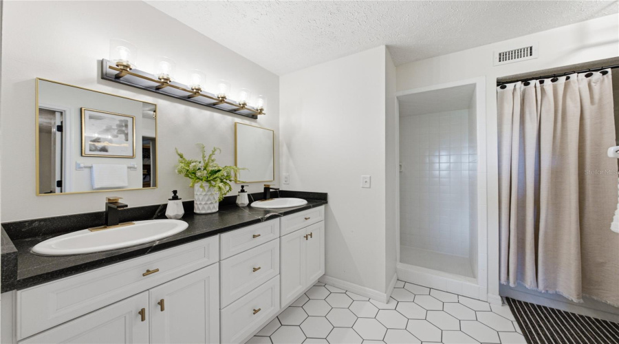 Plant City, Florida 33566, 5 Bedroom Bedrooms, ,3 Bathroombathrooms,Residential,For Sale,Trapnell,0,Mfrtb8541178