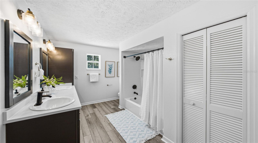 Plant City, Florida 33566, 5 Bedroom Bedrooms, ,3 Bathroombathrooms,Residential,For Sale,Trapnell,0,Mfrtb8541178