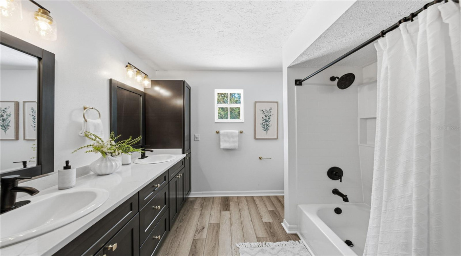Plant City, Florida 33566, 5 Bedroom Bedrooms, ,3 Bathroombathrooms,Residential,For Sale,Trapnell,0,Mfrtb8541178