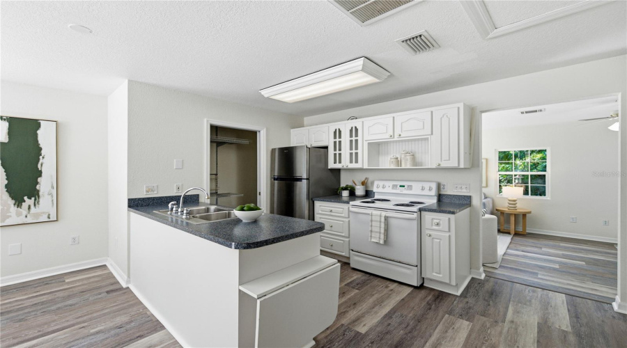 Plant City, Florida 33566, 5 Bedroom Bedrooms, ,3 Bathroombathrooms,Residential,For Sale,Trapnell,0,Mfrtb8541178