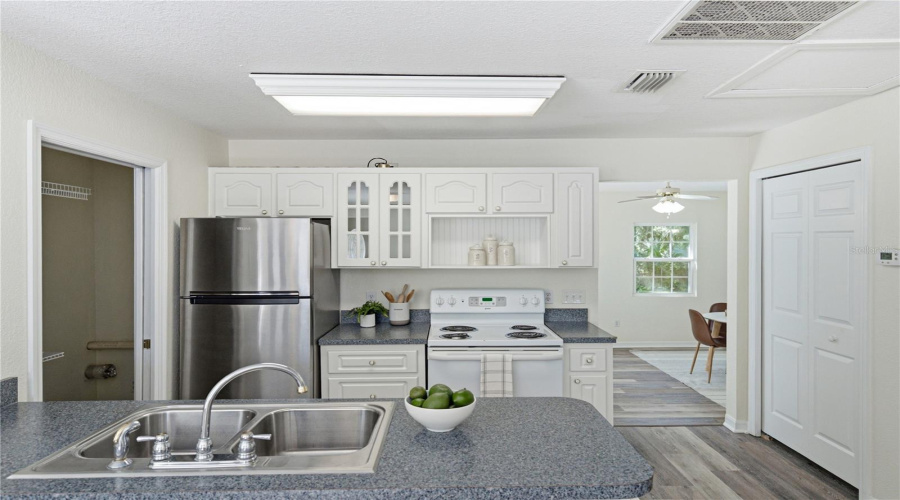 Plant City, Florida 33566, 5 Bedroom Bedrooms, ,3 Bathroombathrooms,Residential,For Sale,Trapnell,0,Mfrtb8541178