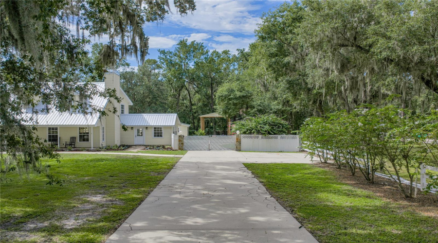 Plant City, Florida 33566, 5 Bedroom Bedrooms, ,3 Bathroombathrooms,Residential,For Sale,Trapnell,0,Mfrtb8541178