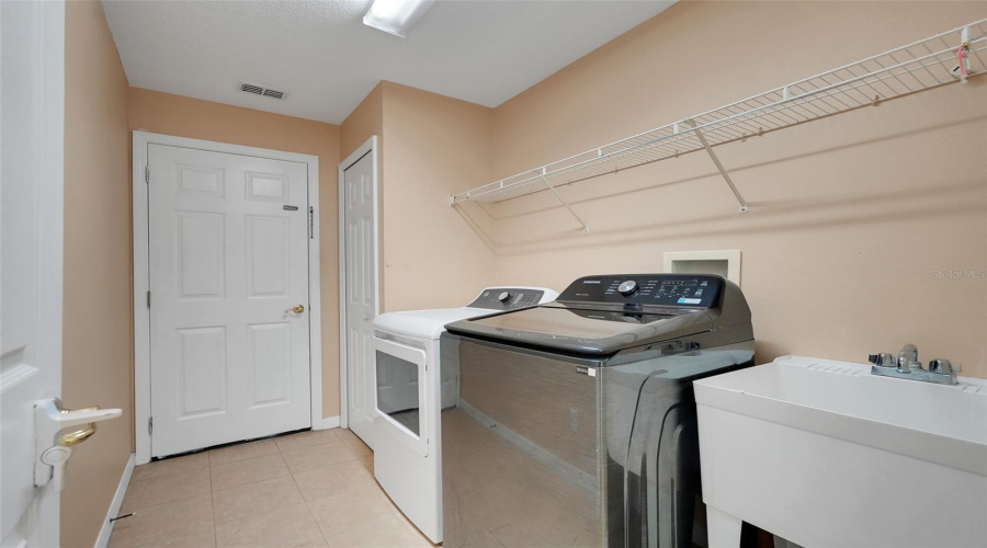 Clermont, Florida 34711, 4 Bedroom Bedrooms, ,3 Bathroombathrooms,Residential,For Sale,Nature Cove,0,Mfrg5115138