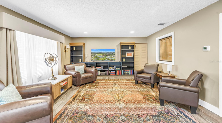St Petersburg, Florida 33712, 1 Bedroom Bedrooms, ,1 Bathroombathrooms,Residential,For Sale,58Th,0,Mfrtb8500058