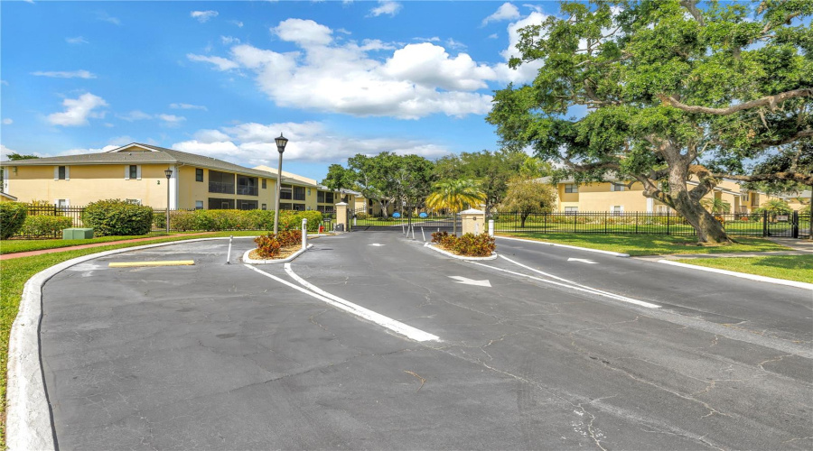 St Petersburg, Florida 33712, 1 Bedroom Bedrooms, ,1 Bathroombathrooms,Residential,For Sale,58Th,0,Mfrtb8500058