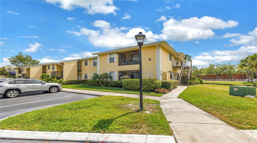 St Petersburg, Florida 33712, 1 Bedroom Bedrooms, ,1 Bathroombathrooms,Residential,For Sale,58Th,0,Mfrtb8500058