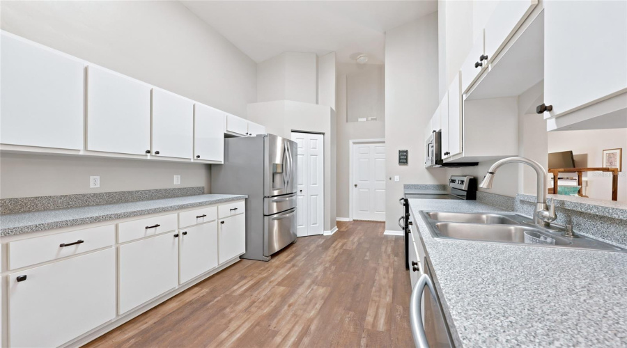 Gainesville, Florida 32608, 5 Bedroom Bedrooms, ,2 Bathroombathrooms,Residential,For Sale,94Th,0,Mfrgc541798