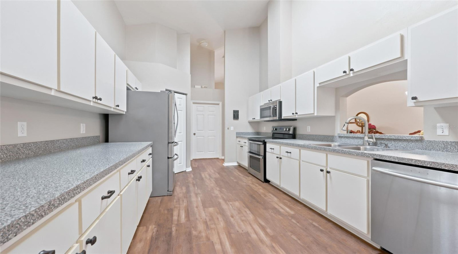 Gainesville, Florida 32608, 5 Bedroom Bedrooms, ,2 Bathroombathrooms,Residential,For Sale,94Th,0,Mfrgc541798