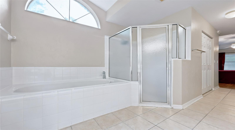 Gainesville, Florida 32608, 5 Bedroom Bedrooms, ,2 Bathroombathrooms,Residential,For Sale,94Th,0,Mfrgc541798