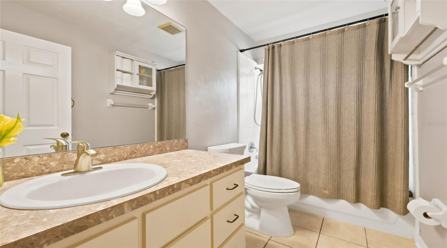 Gainesville, Florida 32608, 5 Bedroom Bedrooms, ,2 Bathroombathrooms,Residential,For Sale,94Th,0,Mfrgc541798