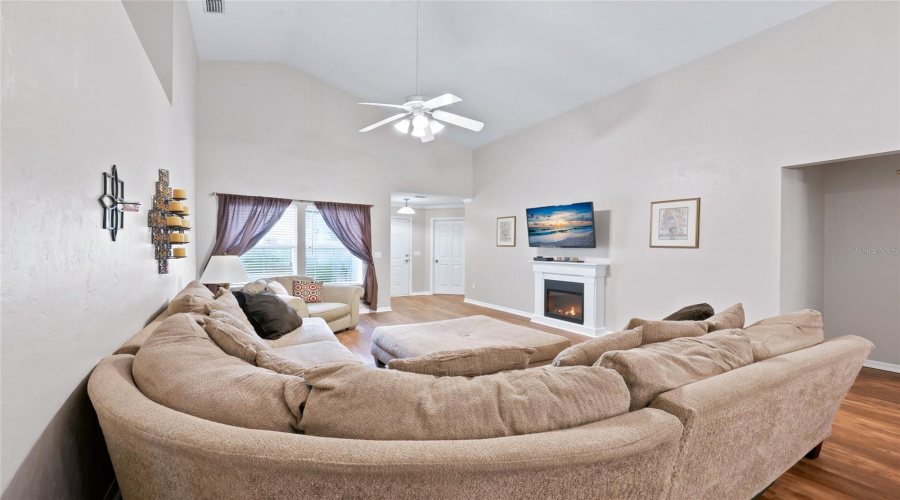 Gainesville, Florida 32608, 5 Bedroom Bedrooms, ,2 Bathroombathrooms,Residential,For Sale,94Th,0,Mfrgc541798