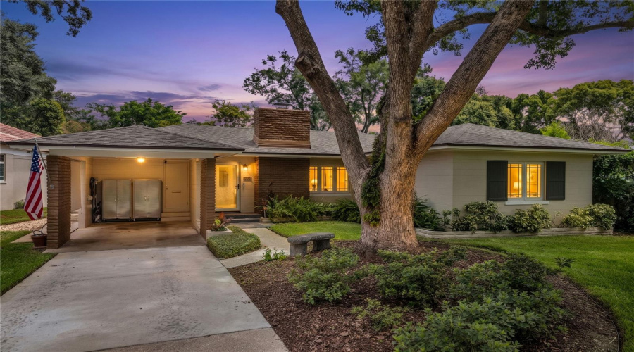 Lakefront Home On Lake Emerald- Perfectly Situated On A Quiet, Tree-Lined Street