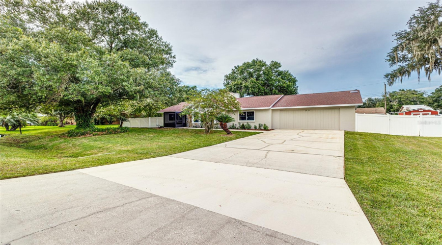 Lakeland, Florida 33811, 3 Bedroom Bedrooms, ,2 Bathroombathrooms,Residential,For Sale,Forestbrook,0,Mfrl4964429