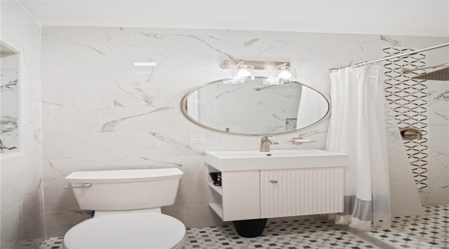 Updated Modern Style En-Suite Bathroom