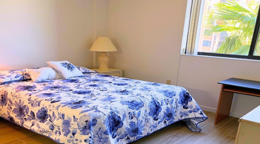 Guestbedroom_3006Caringway_Portcharlotte_Windowview.jpg