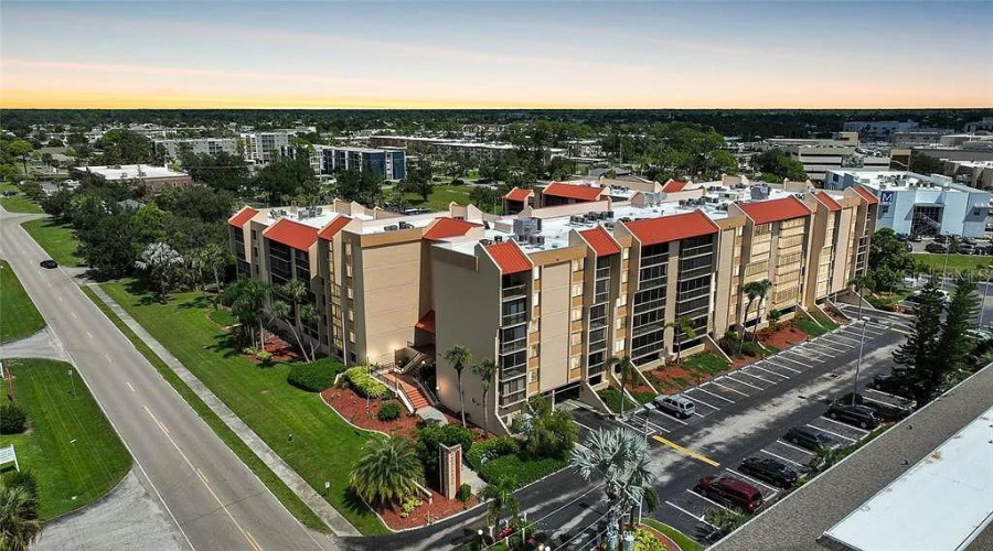 Aerial_3006Caringway_Portcharlotte_Buildingexterior_Corner.jpg
