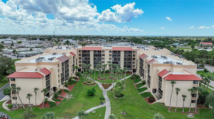 Aerial_3006Caringway_Portcharlotte_Communityamenities_Overhead.jpg