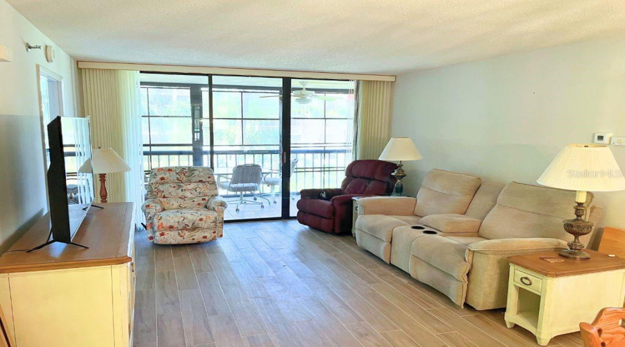 Livingroom_3006Caringway_Portcharlotte_Sliderview.jpg