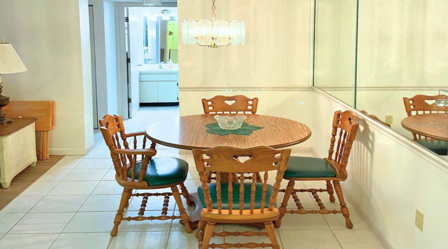 Diningroom_3006Caringway_Portcharlotte_Woodfurniture.jpg