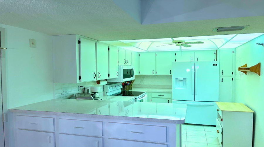 Kitchen_3006Caringway_Portcharlotte_Whitecabinetry.jpg
