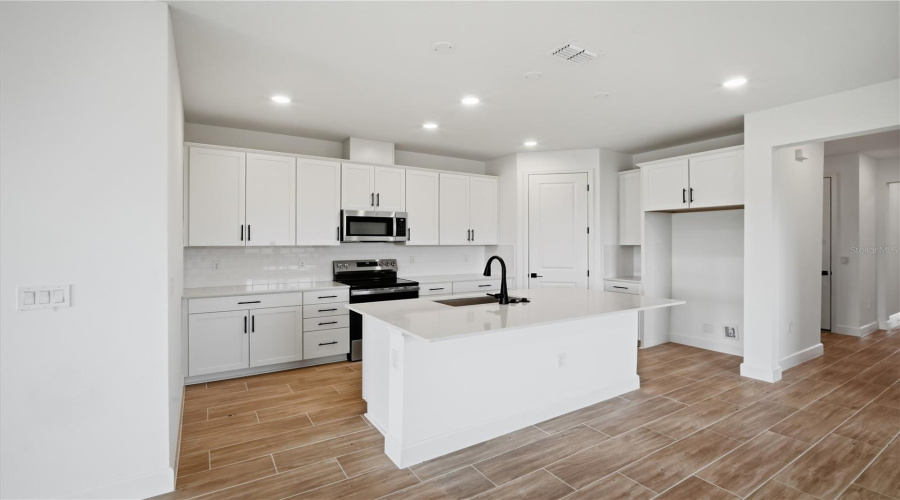 Weeki Wachee, Florida 34613, 3 Bedroom Bedrooms, ,2 Bathroombathrooms,Residential,For Sale,Players,0,Mfrs5127466