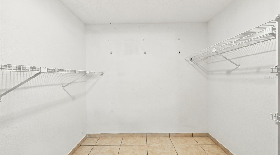 Deltona, Florida 32725, 3 Bedroom Bedrooms, ,2 Bathroombathrooms,Residential,For Sale,De Carlo,0,Mfrv4950861