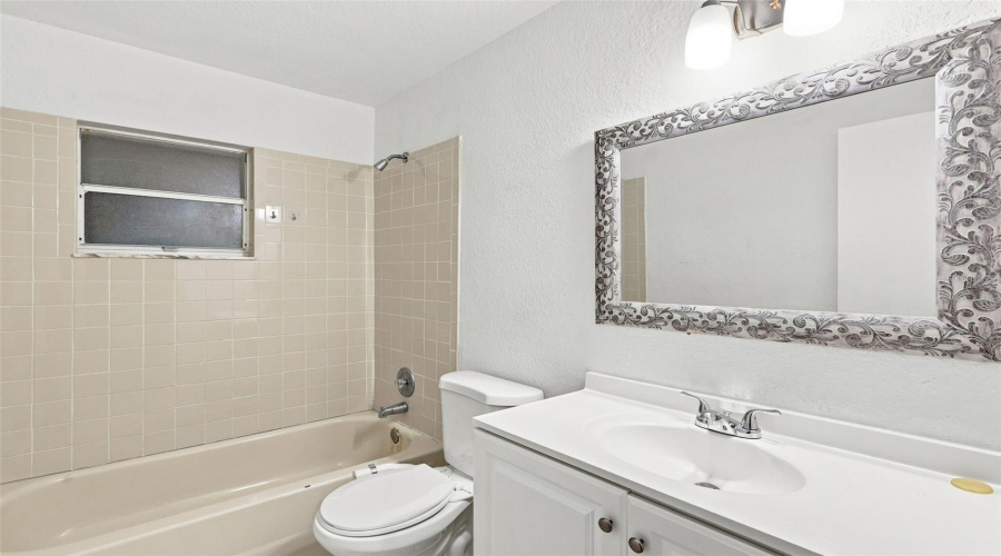 Deltona, Florida 32725, 3 Bedroom Bedrooms, ,2 Bathroombathrooms,Residential,For Sale,De Carlo,0,Mfrv4950861